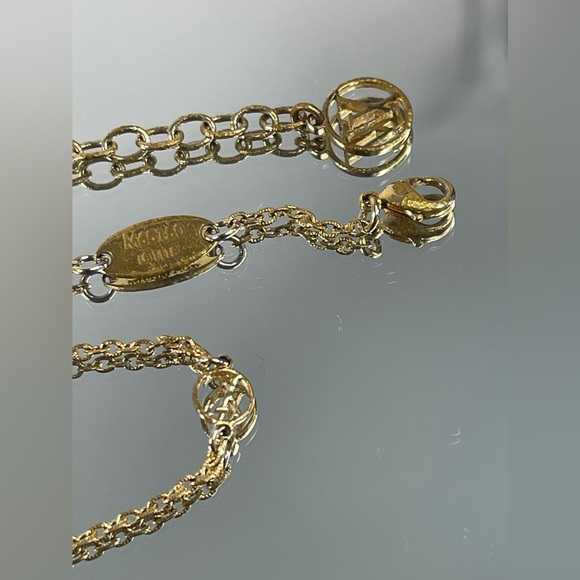 Louis Vuitton Collier Medal Miss Windsor Gold Tone Pendant Necklace - Picture 7 of 9